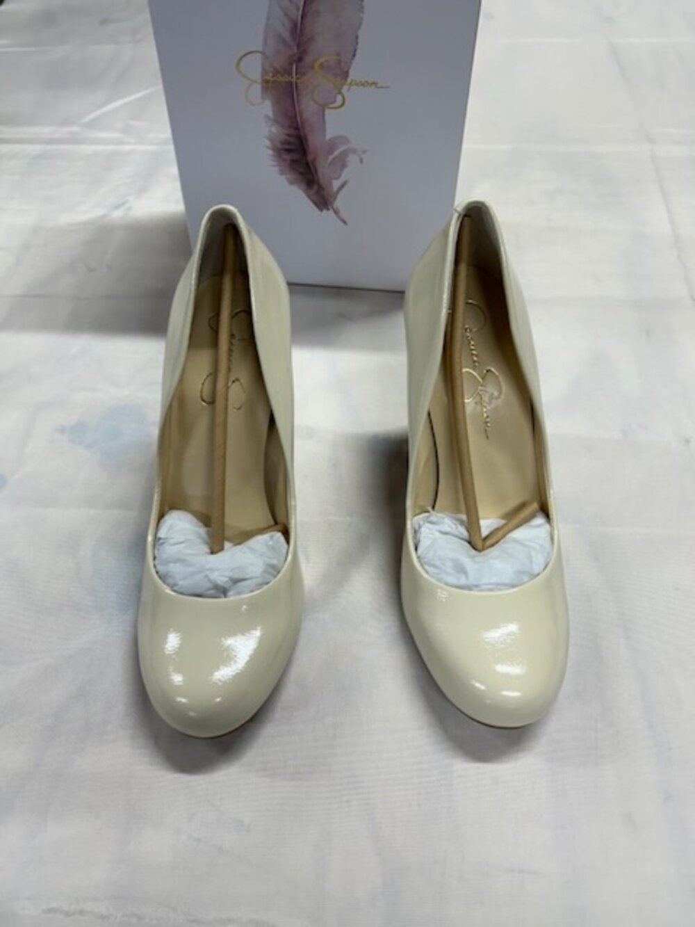 Jessica Simpson Cream Patent Round-Toe Pumps Size 10 NWT